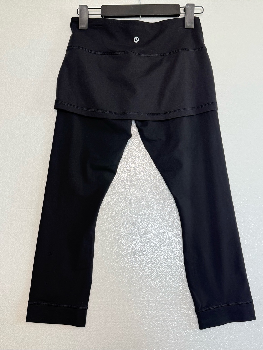 Lululemon A Go Go Crop Black Skirted Legging Size 6 Running Workout